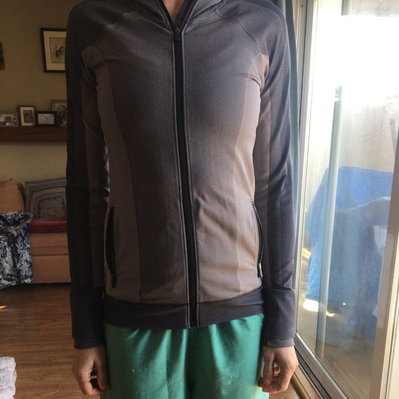Like New Lululemon Ebb to Train Jacket Chrome 6 - Picture 11 of 15